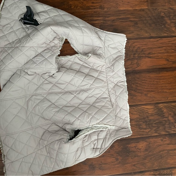 Reversible Vest from Weatherproof. Toupe like color - Picture 3 of 6